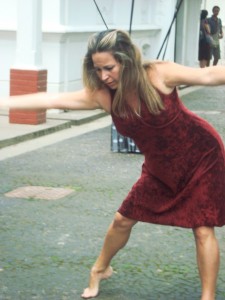 RITA NASCIMENTO VESTIDO VERMELHO